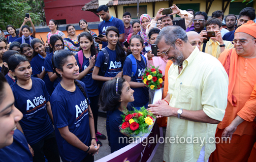 Nana Patekar flagged off the 200th cleanliness drive